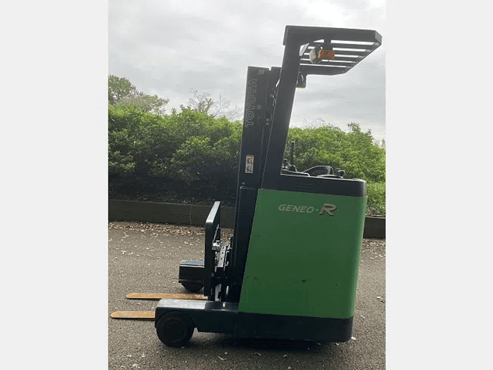 トヨタ 7FBRK9／900kg／アワー極小／サイドシフト／揚高3ｍ