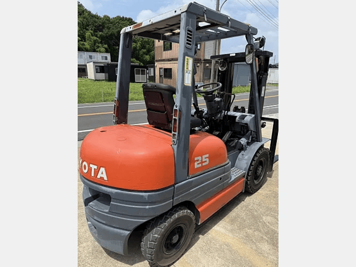 トヨタ 02-6FD25／2.5t／4Mフルフリーマスト／ディーゼル／AT
