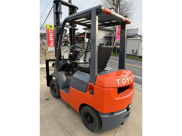 トヨタ 7FG18／1.8t／4Mマスト／MT／サイドシフト付き