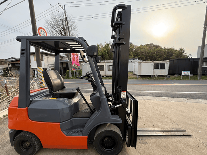 トヨタ 7FG18／1.8t／4Mマスト／MT／サイドシフト付き