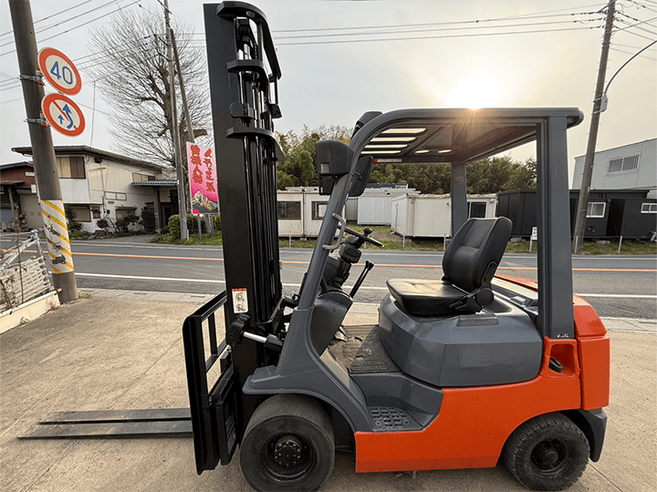 トヨタ 7FG18／1.8t／4Mマスト／MT／サイドシフト付き