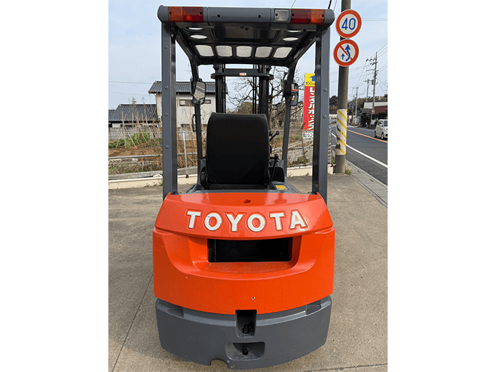 トヨタ 7FG18／1.8t／4Mマスト／MT／サイドシフト付き