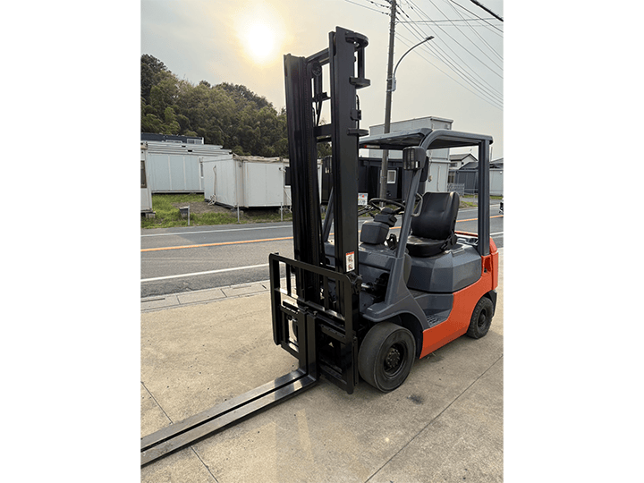 トヨタ 7FG18／1.8t／4Mマスト／MT／サイドシフト付き