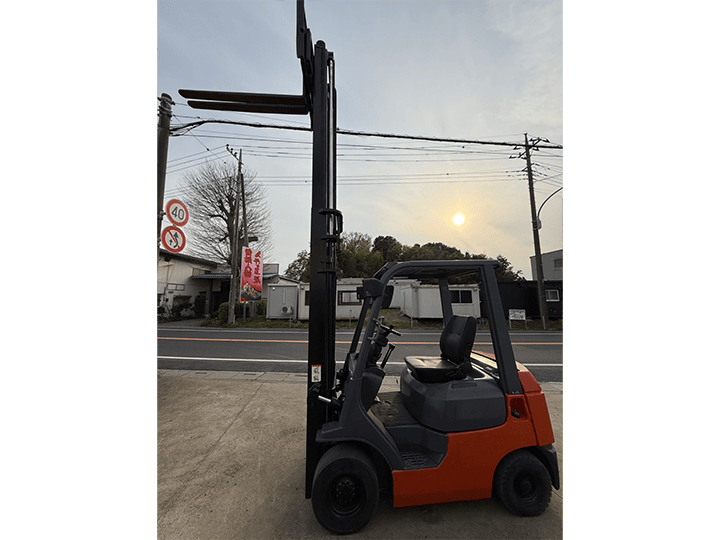 トヨタ 7FG18／1.8t／4Mマスト／MT／サイドシフト付き