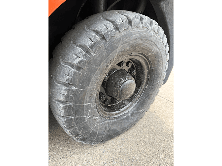 トヨタ 7FG18／1.8t／4Mマスト／MT／サイドシフト付き