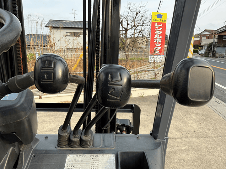 トヨタ 7FG18／1.8t／4Mマスト／MT／サイドシフト付き