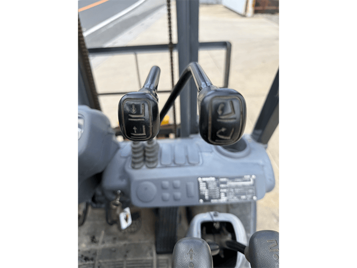 コマツ FG15C-21／1.5t／3Mマスト／MT／アワー極小